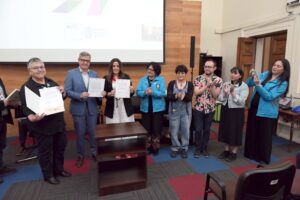 Corfo traspasa documentos históricos de Enacar al Archivo Nacional