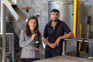 Emprendedora de Freirina implementa proyecto de economía circular para producción de aceite de oliva