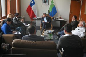 Gobernador Regional y servicios de fomento coordinan acciones para fortalecer el desarrollo económico de Los Lagos