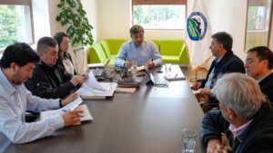 Gobernador y Corfo Aysén alinean estrategias para impulsar el trabajo del Comité de Desarrollo Productivo para 2025